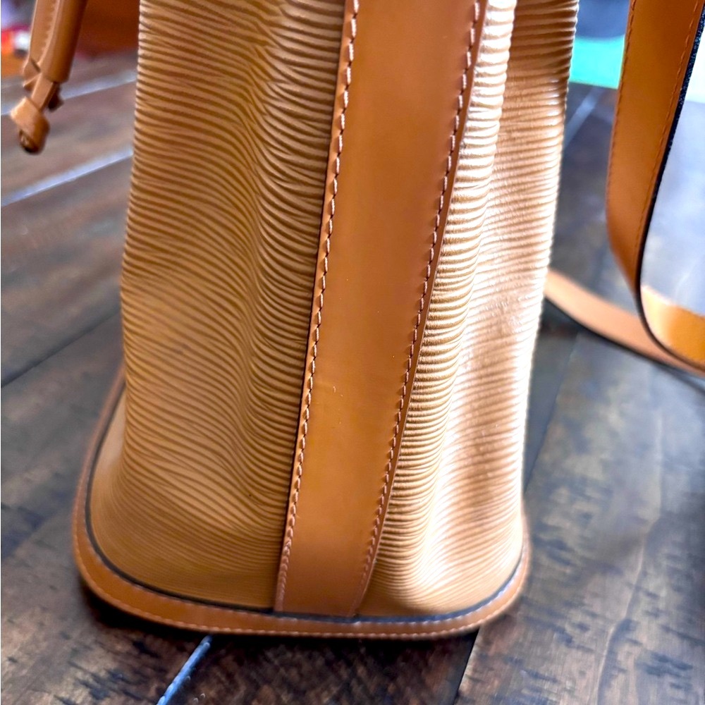 Boots N Bags EPI Leather Tan Bucket Bag - Picture 10 of 11